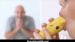 Silná latina mladá 18+ s rovnátky tvrdě vymrdána