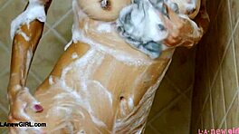 واو، الفتاة الجارة الموديل توش بعد التصوير! 🚿