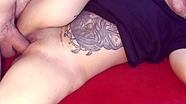 마른 한국 케이팝 여자가 격렬한 인종교배 씬에서 세게 박히다