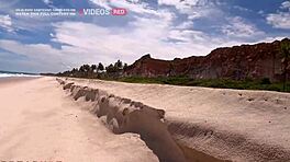 Vild tysk tjej gagga på stor kuk på nudiststrand