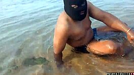 Sesso in Spiaggia con Coppia Stretta