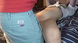 아내 스파 가서 타이트 의붓딸 보지 딜도 박아