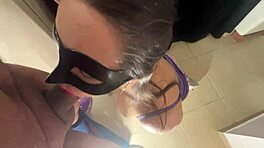 Matrigna latina fa la cameriera in cucina, ingoia il carico del figliastro con Desi Bhabhi