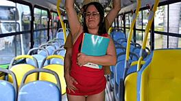 यो, यह स्टूडेंट को पब्लिक बस में छुआ और चोदा गया