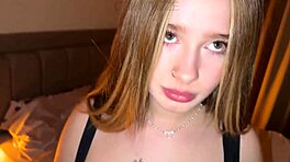 صادفت نجمة إباحية كوماتوزي في الشارع، هل أحرز هدفاً؟