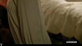 Hel�ne Yorke imponerer med store patter i Graves S01E03 sexscene