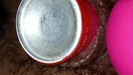 Hej, pozri si tú roztomilú indickú babu s tesnou pičkou, čo berie dvojitú penetráciu 😜