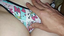 הבת החורגת שלי מציגה תחתונים חדשים עם ריח עשיר וטעים