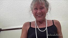 MILF idzie solo na gorącą samoukojenie