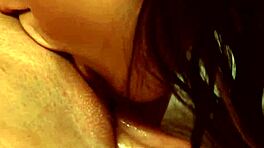 Meiden Spelen Lesbische Spelletjes Met Strakke Natte Kut Likken.