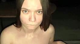 Ei padrasto, posso ajoelhar e te dar um boquete profundo até gozar nos meus peitos grandes naturais?