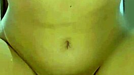 Η μαυρισμένη θετή αδελφή κάθεται στο καυλί μου πολύ καυτά