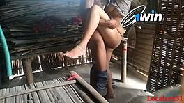 गांव की बीवी रैंच पर आउटडोर ऐनल फक होती है