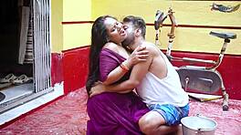 Milkman Fucks Arshi Bhabhi Alone At Home