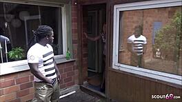 Nemecká zrelá notgeile Deutsche Mutter šuká černocha zo stavby