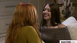 ستيبدوتري الصغيرة 18+ تتسكيسرفاك كسي الشعري بصدر صغير 18+