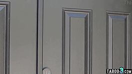 Κακιά ασιάτισσα έφηβη Τζία Ντιμπέλα θέλει να χάσει την παρθενιά σε μεγάλο πούτσο