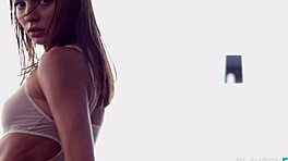 Hej, piękna rumuńska MILF solo softcore dla Playboya 😍