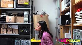 เอมิลี่เสียใจขโมยขณะโดนตำรวจควยใหญ่เย็ด