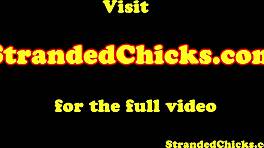 חובבנית נערה מזוינת במכונית עם זריקה