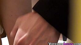 制服姿の日本人ティーンが隠しカメラでこっそり自慰する