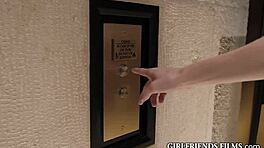 chaude milf serene siren apprend le tribbing à une bombasse courbée