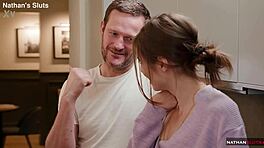 La starlette française Alba Lala se fait baiser le cul serré