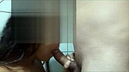 Tar tiss og betaler blowjob