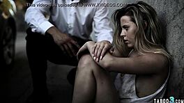 فتاة مشردة 18+ تنظف وتنيك بقسوة من قبل غريب منحرف