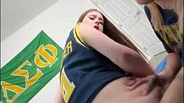 Troie universitarie vere scopano in dormitorio, Athena Heart e Ashlyn Angel