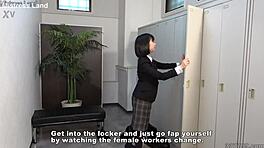 若い日本のオフィスレディがCFNMで足で支配 😈