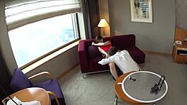 秘密のオーディションで背の高い巨乳日本人女子大生モデル