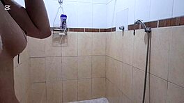 Min kæreste duscher og onanerer med skjult kamera