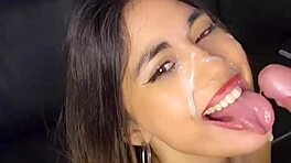 jeg suger min chefs pik hårdt og det ender på mit ansigt