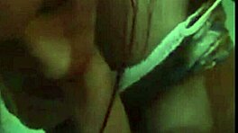 Rødhåret amatørpige 18+ oplever sin første creampie i hjemmelavet realityvideo