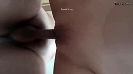 젊은 아시아 베이비가 애인과 열정적으로 섹스