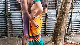 Raini Nikmat Seks Outdoor Sama Teman Boudi Bengali Di Peternakan Pedesaan Saat Sesi Webcam