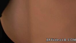 환상적인 일본 스쿨걸 유이 카스가노, 타이트 유니폼에 크림파이 당해