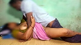 गाँव की आंटी और स्टूडेंट का सॉफ्टकोर आउटडोर मिलन