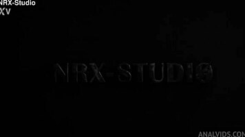 Şirin Mia Piper üç vahşi aslanla dp yapıyor