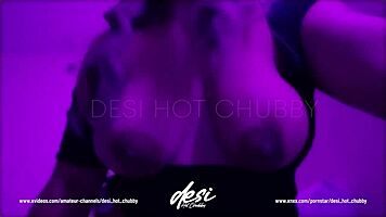 Beautiful Indian Desi Teen 18+ Flaunts Big Boobs on Cam, Wow! 😍