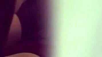 Настоящая немецкая любительница 18+ в уличной тройке с незнакомцем на публике