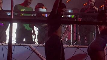 fui no show do mc dinho e chupei várias rolas, finalizei no carro com orgasmos