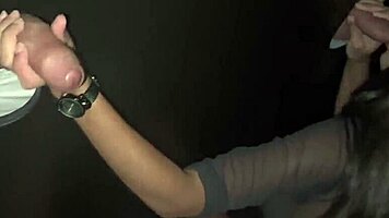 fui no show do mc dinho e chupei várias rolas, finalizei no carro com orgasmos