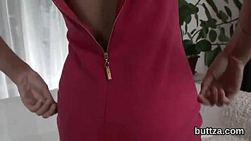 hot slender chick spreads asshole wide for intense ride