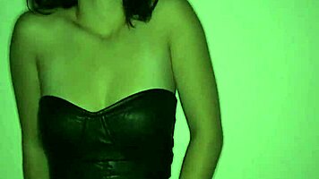 Bombshell Daisy Summers