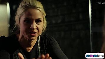 特工支配丰满拉丁妓女，用口交让她喷水