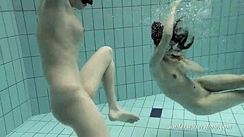 i’m loving loris and okunewa swimming as lesbians underwater