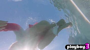 alina lopez posing naked, showing off her huge ass 😍