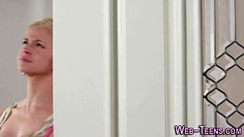 Hot Teen Eats Pussy Like Crazy!